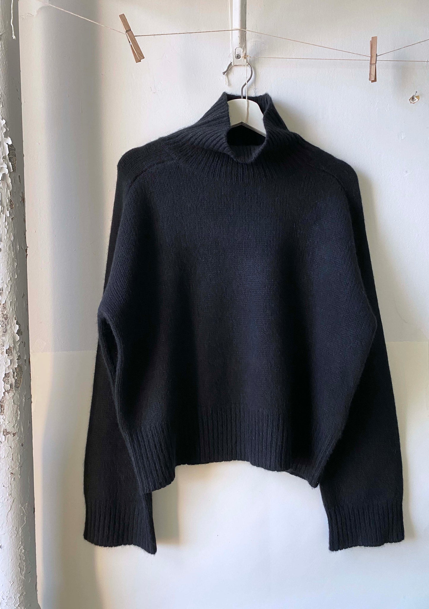 100% Cashmere Funnel Neck Sweater - Black