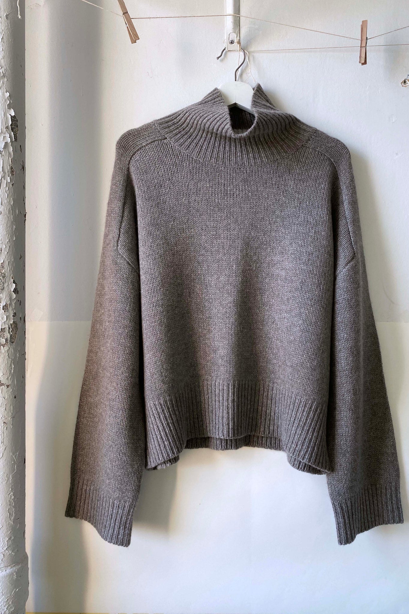 100% Cashmere Funnel Neck Sweater - Heather Curry