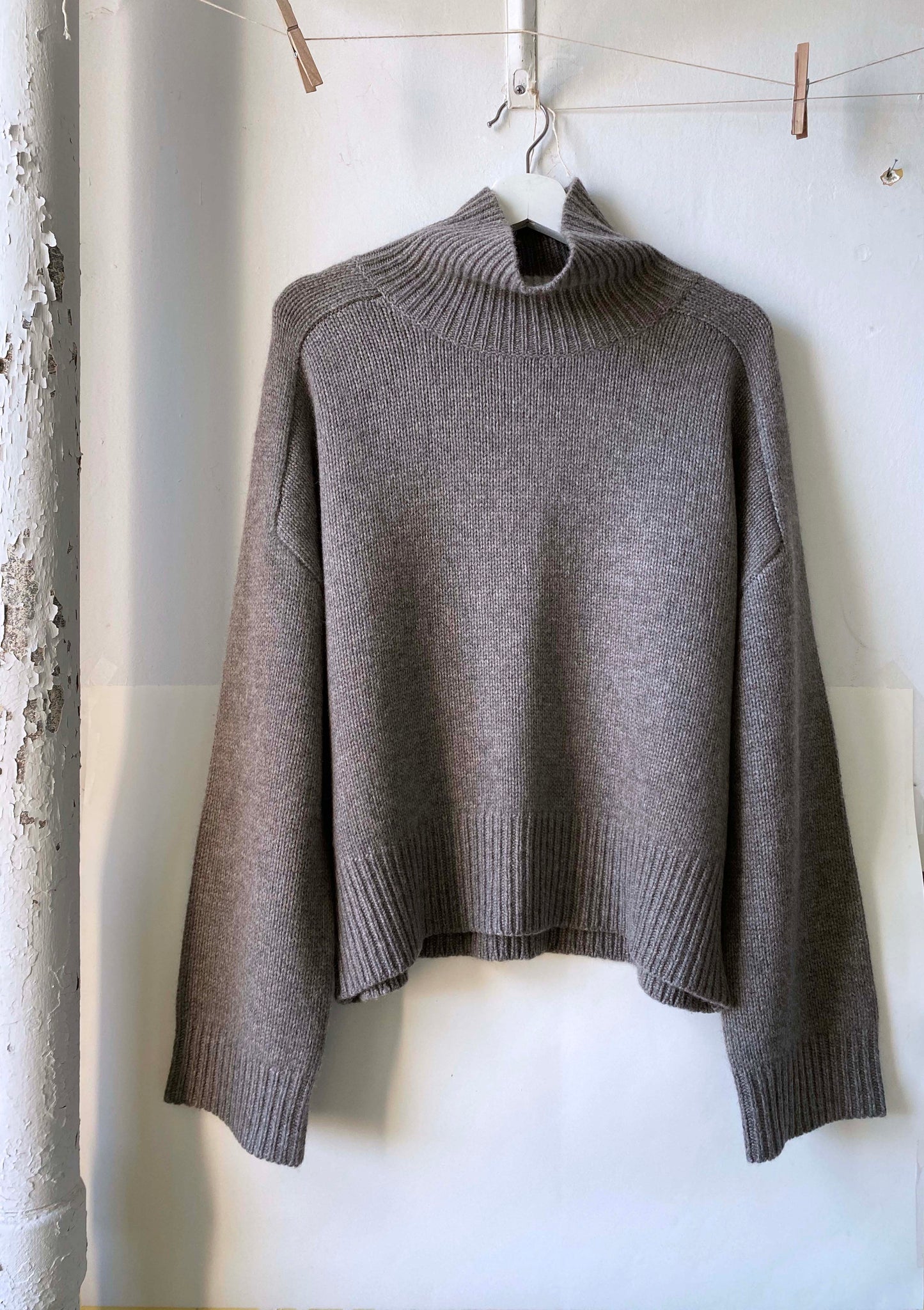 100% Cashmere Funnel Neck Sweater - Heather Curry